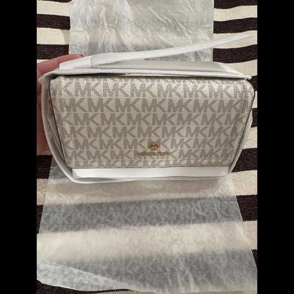 Jet Set Small Logo Smartphone Convertible Crossbody Bag